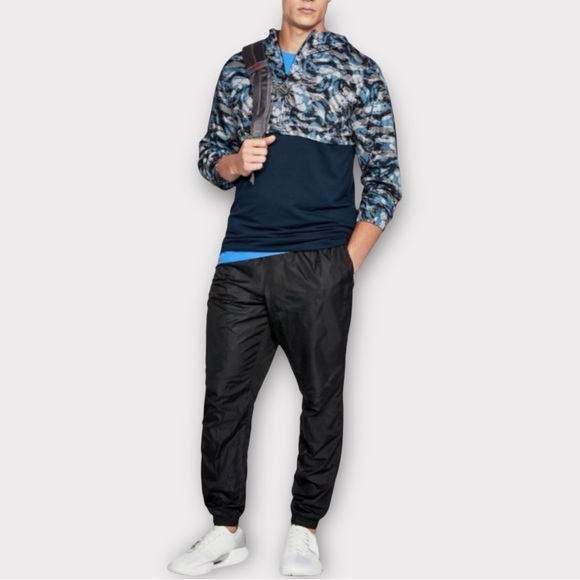 Under Armour Mens Sportstyle Anorak Blue Camo 1/2 Zip Windbreaker Jacket Hoodie - Picture 3 of 7